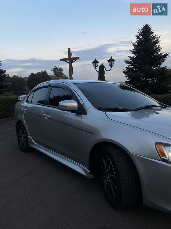 Седан Mitsubishi Lancer 2017 в Каменском