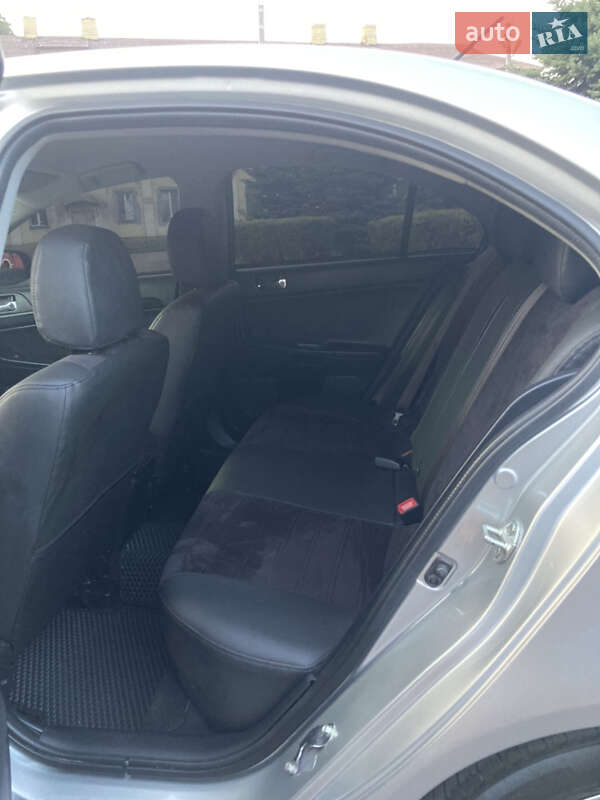 Седан Mitsubishi Lancer 2017 в Каменском