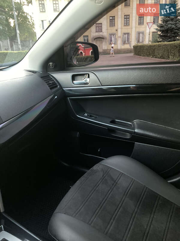 Седан Mitsubishi Lancer 2017 в Каменском