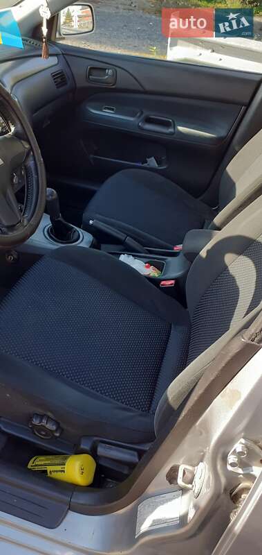Седан Mitsubishi Lancer 2006 в Мукачевому