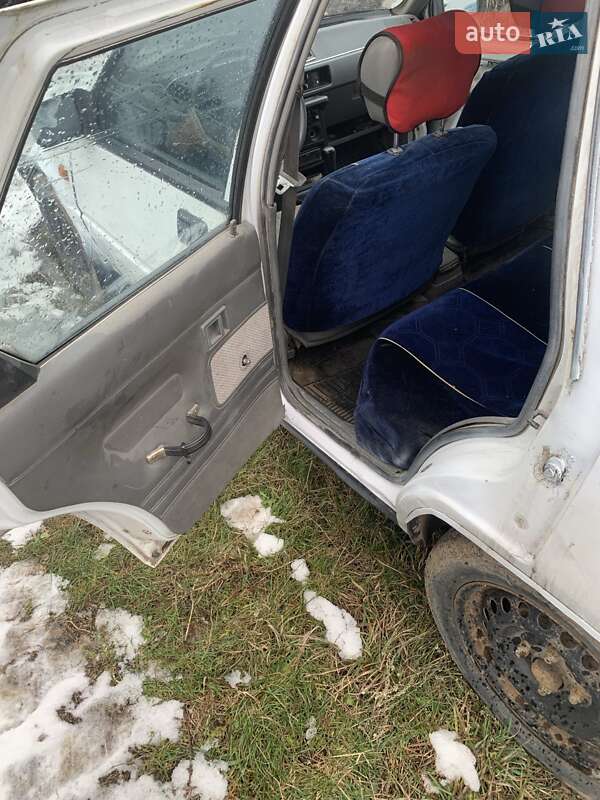 Хэтчбек Mitsubishi Lancer 1987 в Ильинцах фото 5 Хэтчбек Mitsubishi Lancer 1987 в Ильинцах