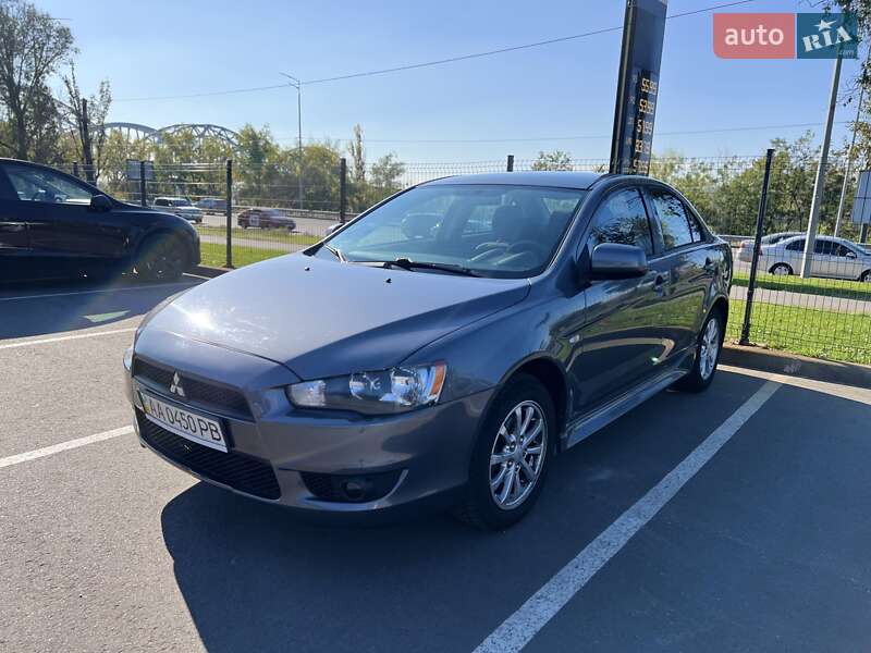 Седан Mitsubishi Lancer 2011 в Києві