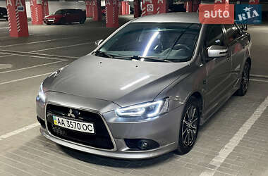 Седан Mitsubishi Lancer 2015 в Киеве