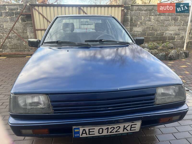 Седан Mitsubishi Lancer 1986 в Кривом Роге