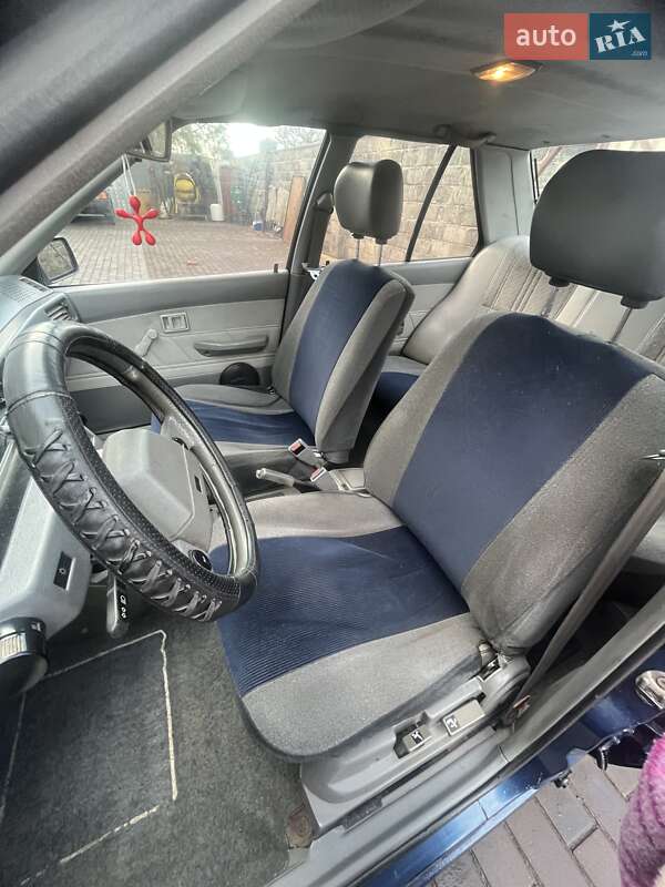 Седан Mitsubishi Lancer 1986 в Кривом Роге