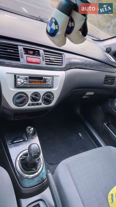 Седан Mitsubishi Lancer 2004 в Хмельницком