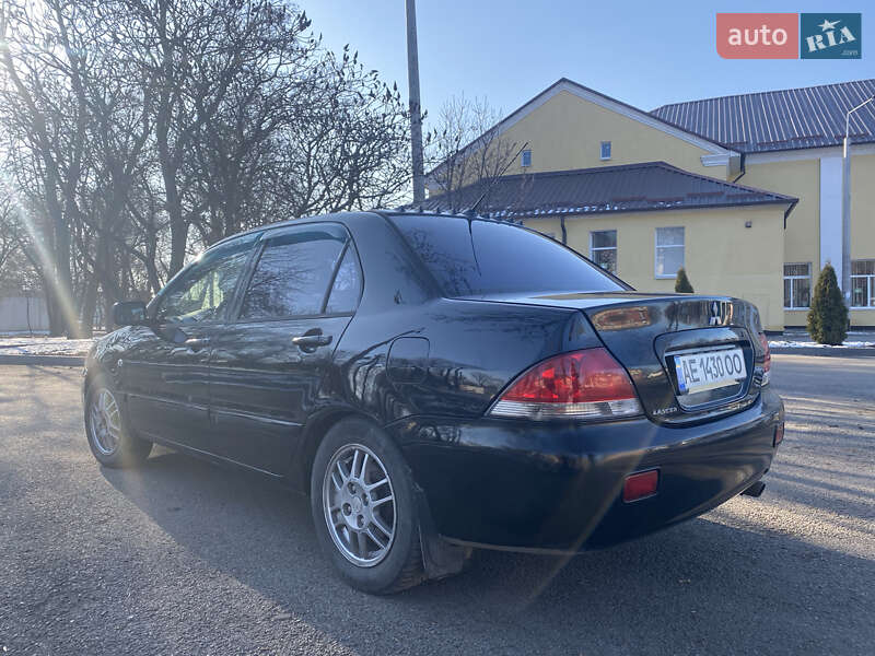 Седан Mitsubishi Lancer 2004 в Синельниковому
