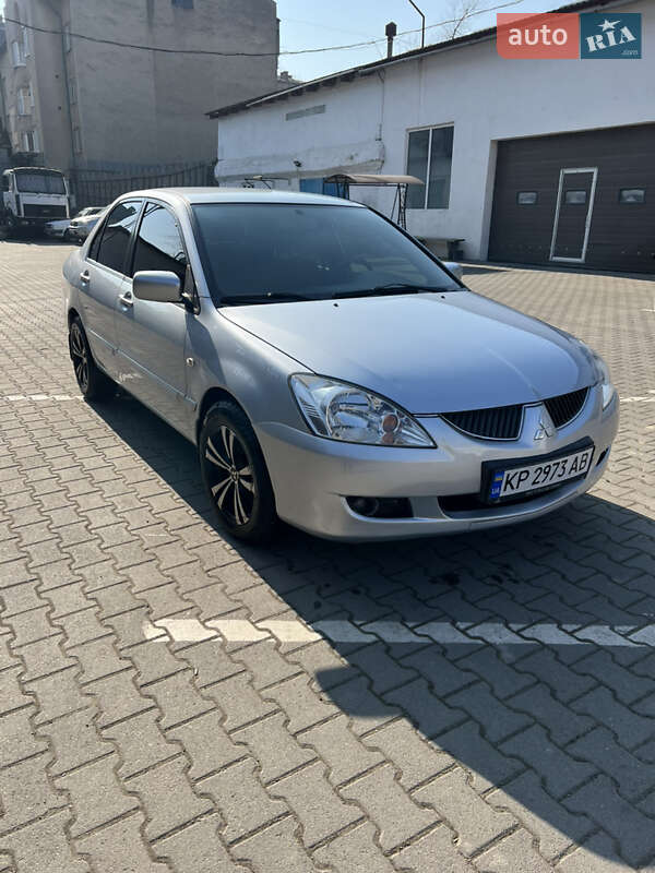 Седан Mitsubishi Lancer 2005 в Чернівцях