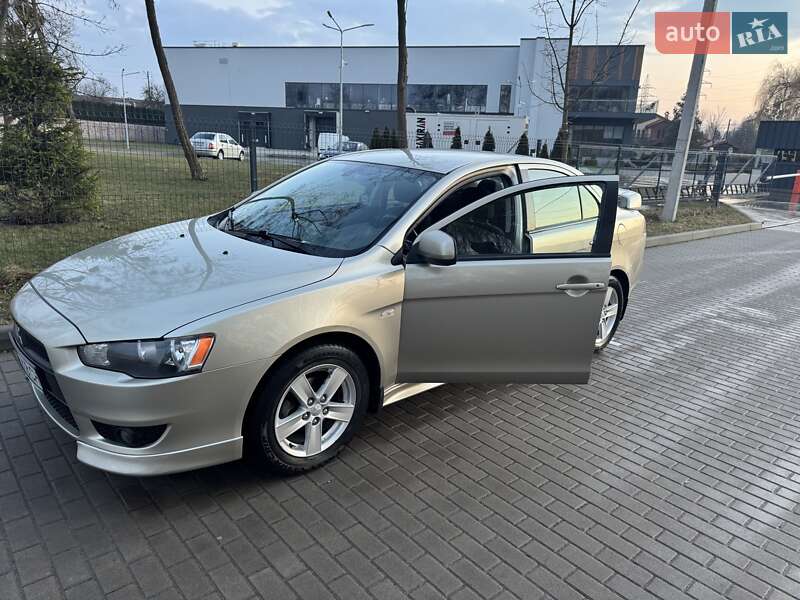 Седан Mitsubishi Lancer 2009 в Львові