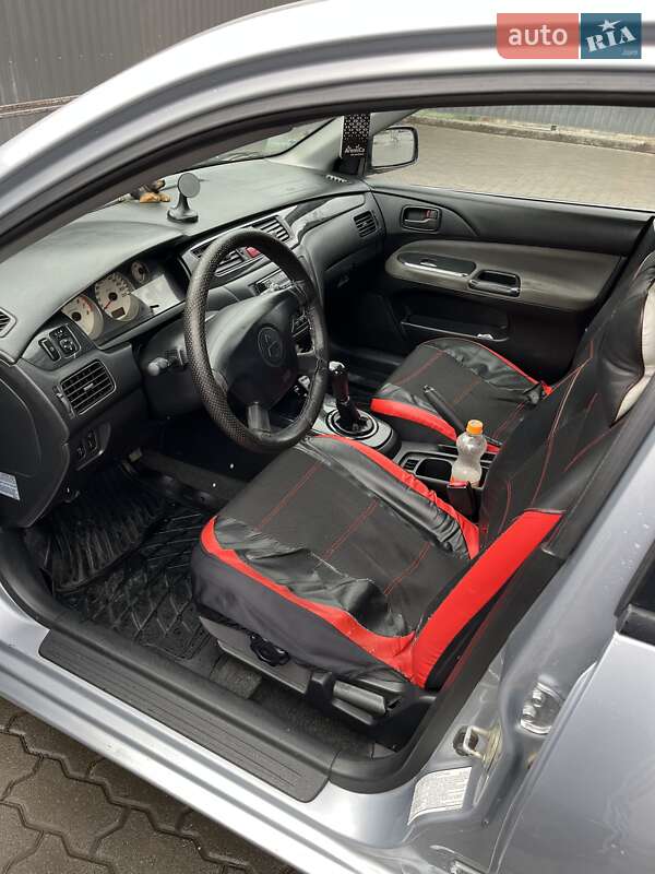 Седан Mitsubishi Lancer 2005 в Черновцах