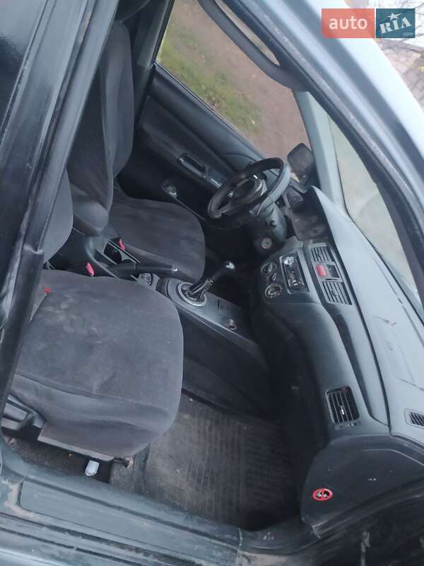 Седан Mitsubishi Lancer 2004 в Кам'янському