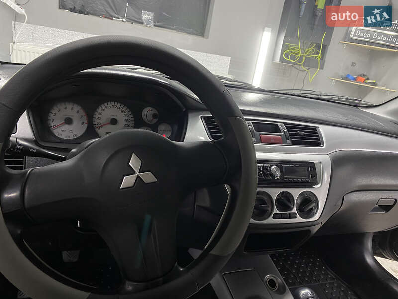 Седан Mitsubishi Lancer 2006 в Измаиле
