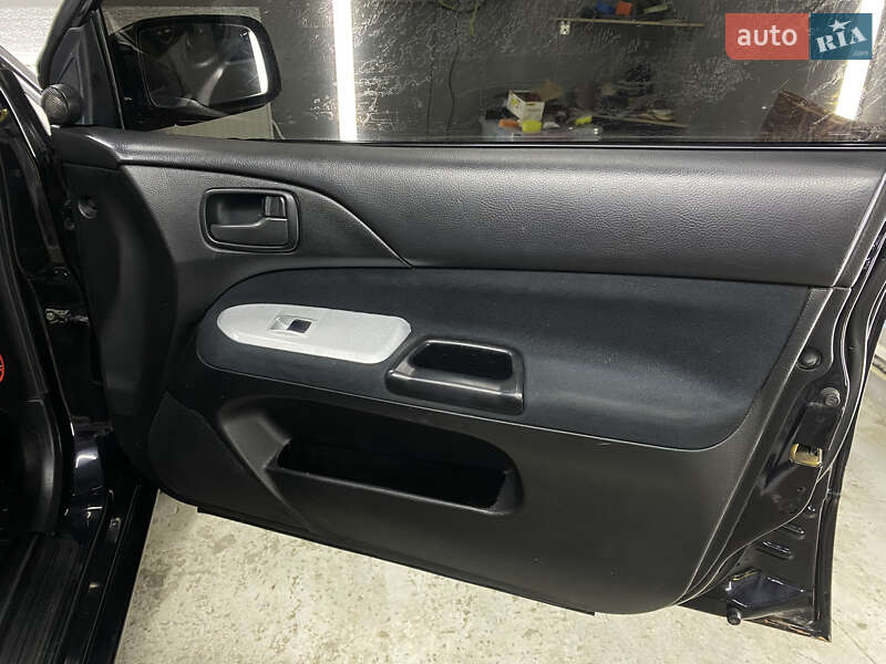 Седан Mitsubishi Lancer 2006 в Измаиле