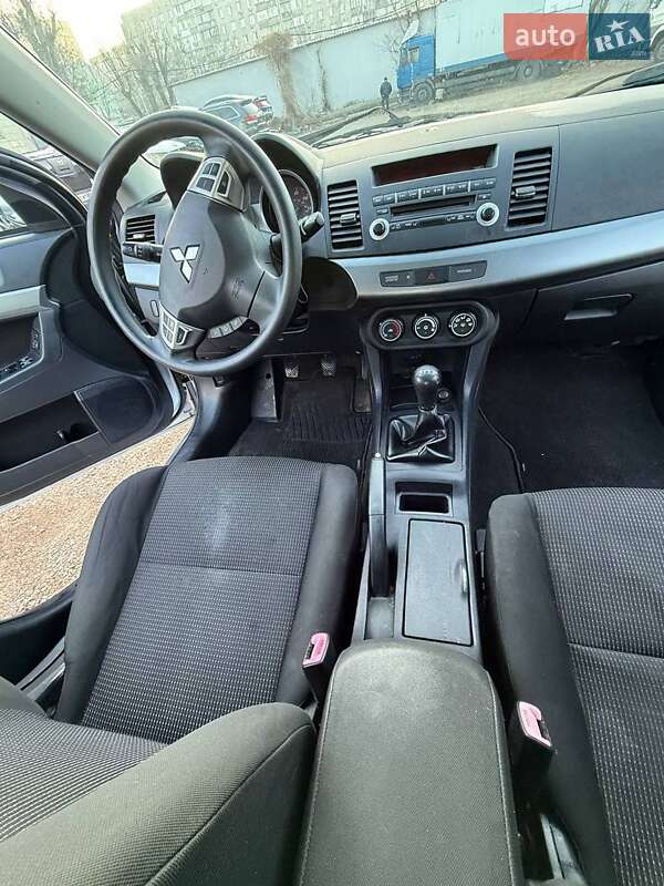 Седан Mitsubishi Lancer 2010 в Киеве