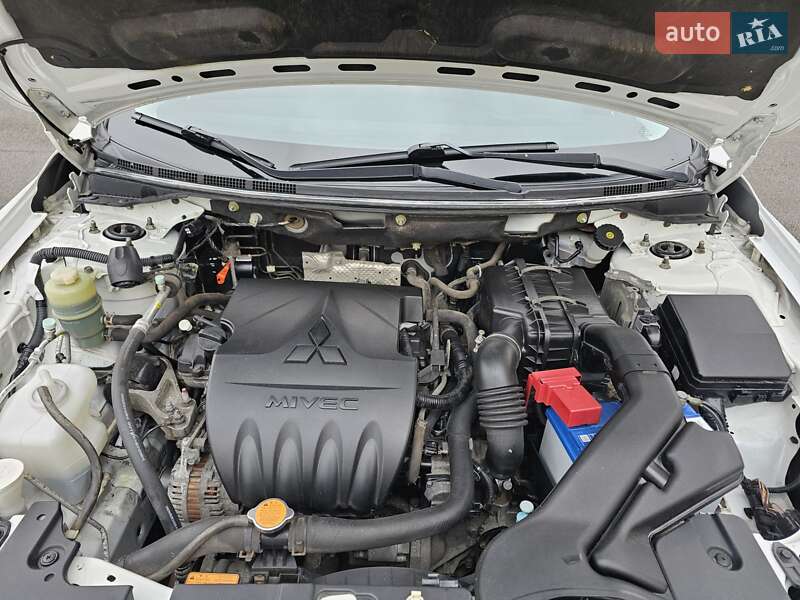 Седан Mitsubishi Lancer 2012 в Києві