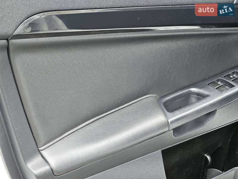 Седан Mitsubishi Lancer 2012 в Києві