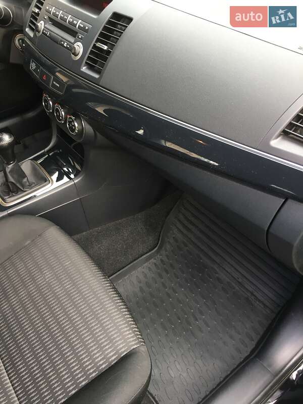 Седан Mitsubishi Lancer 2012 в Запоріжжі