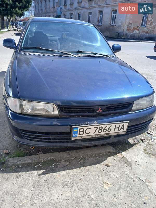 Седан Mitsubishi Lancer 1995 в Городке