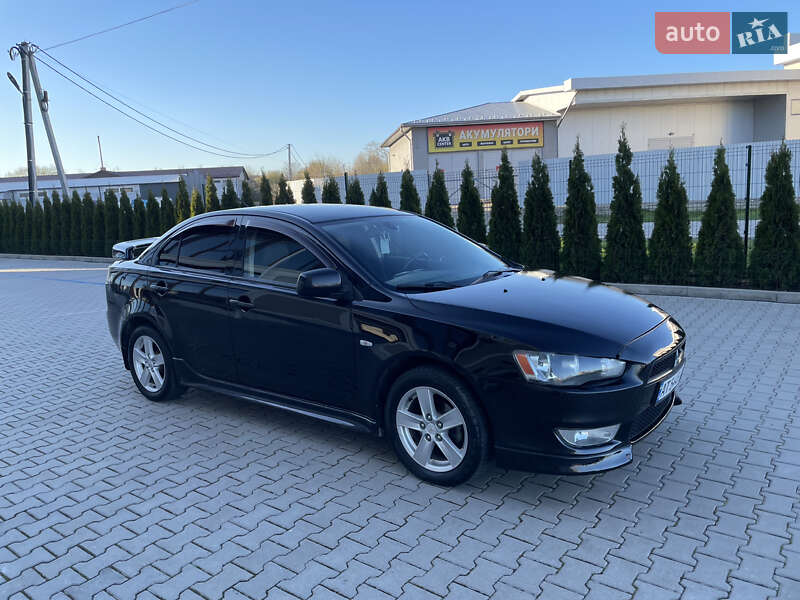 Седан Mitsubishi Lancer 2009 в Чернівцях
