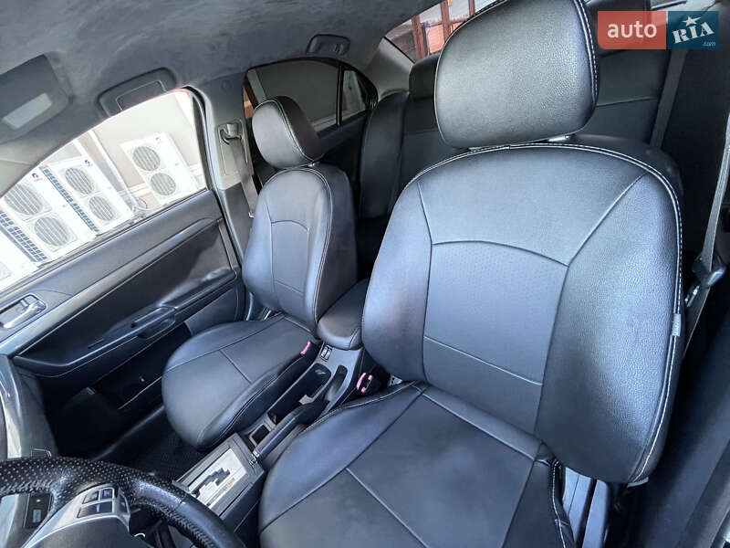 Седан Mitsubishi Lancer 2009 в Чернівцях