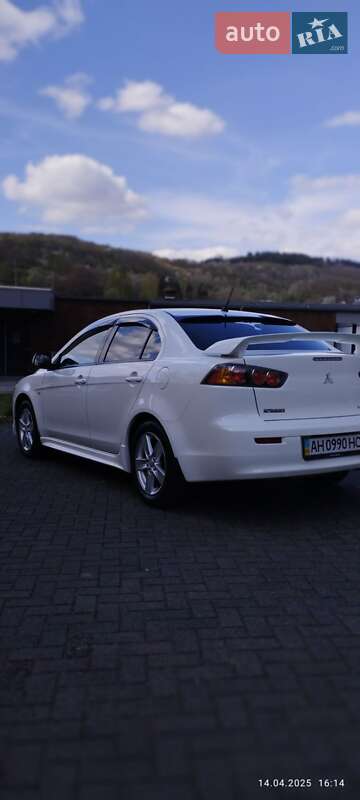 Седан Mitsubishi Lancer 2009 в Киеве