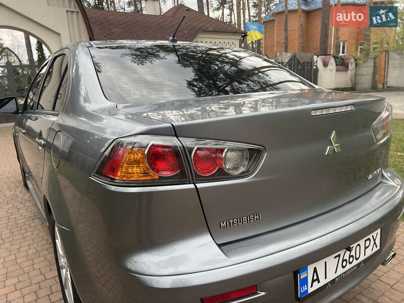 Седан Mitsubishi Lancer 2016 в Києві
