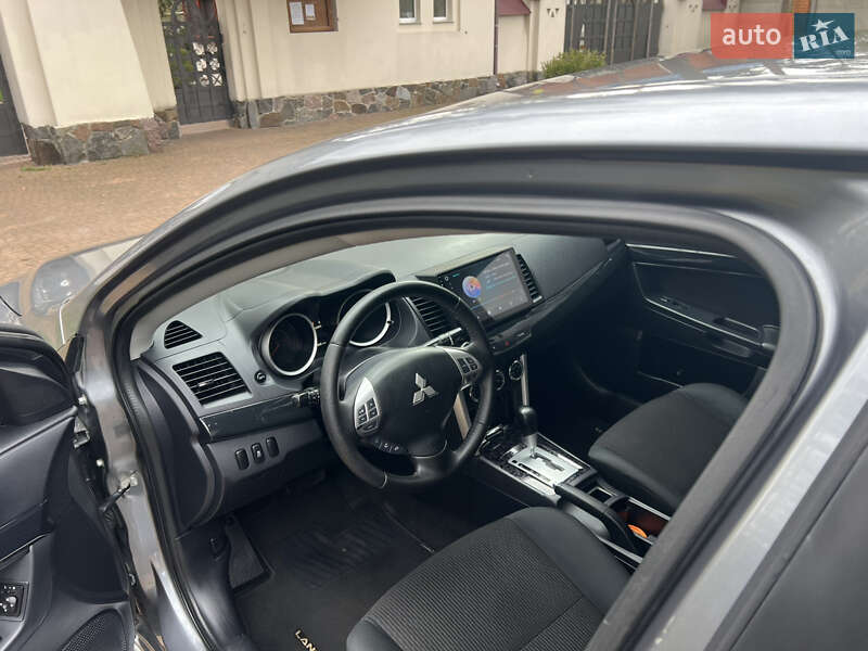 Седан Mitsubishi Lancer 2016 в Києві