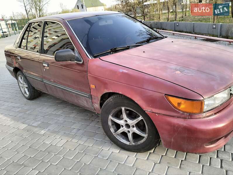 Ліфтбек Mitsubishi Lancer 1990 в Києві