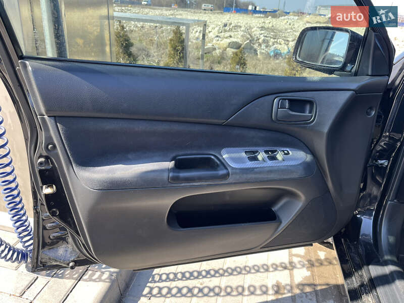 Седан Mitsubishi Lancer 2006 в Золочеві