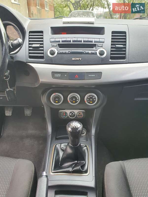 Седан Mitsubishi Lancer 2008 в Ужгороде