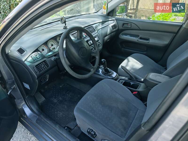Седан Mitsubishi Lancer 2004 в Луцке