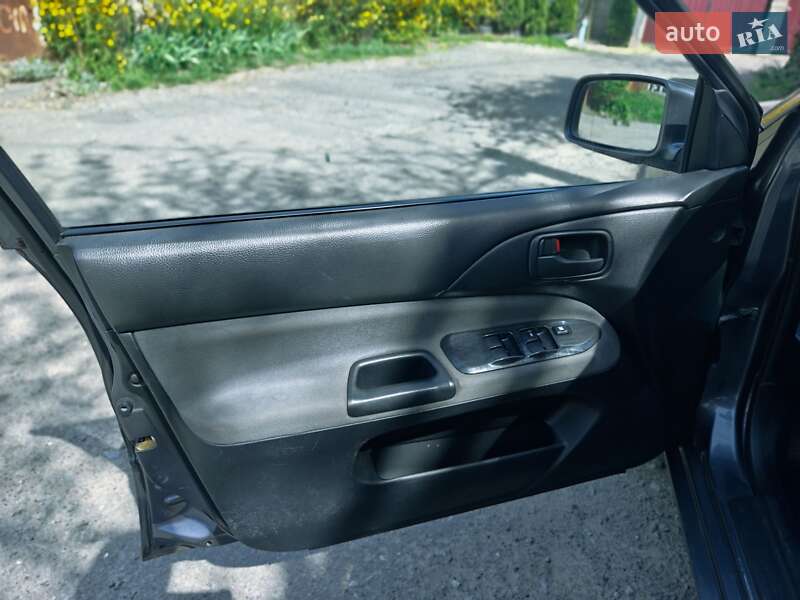 Седан Mitsubishi Lancer 2004 в Луцке