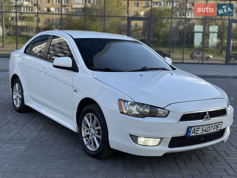 Седан Mitsubishi Lancer 2015 в Днепре
