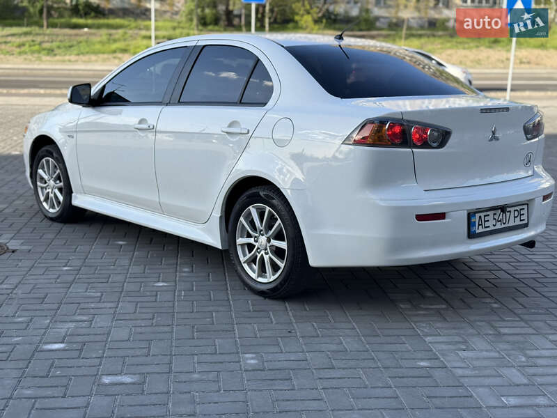 Седан Mitsubishi Lancer 2015 в Днепре