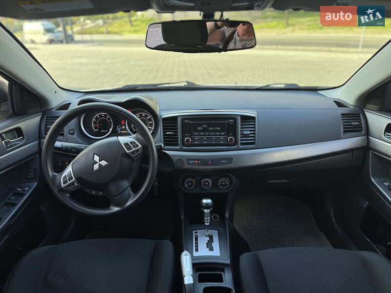 Седан Mitsubishi Lancer 2015 в Днепре