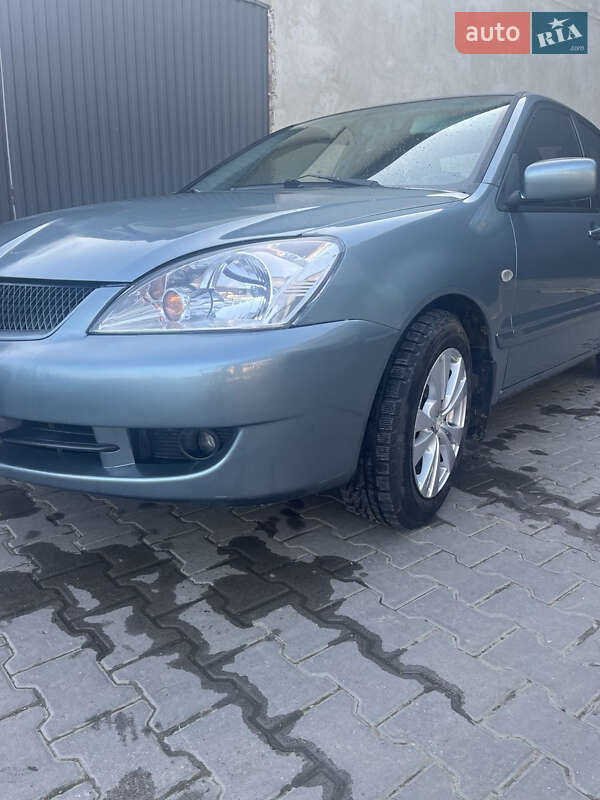 Седан Mitsubishi Lancer 2007 в Черновцах