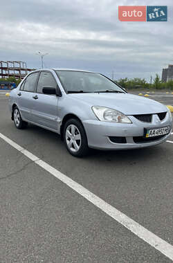 Седан Mitsubishi Lancer 2004 в Киеве