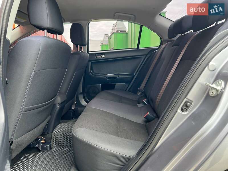 Седан Mitsubishi Lancer 2016 в Киеве