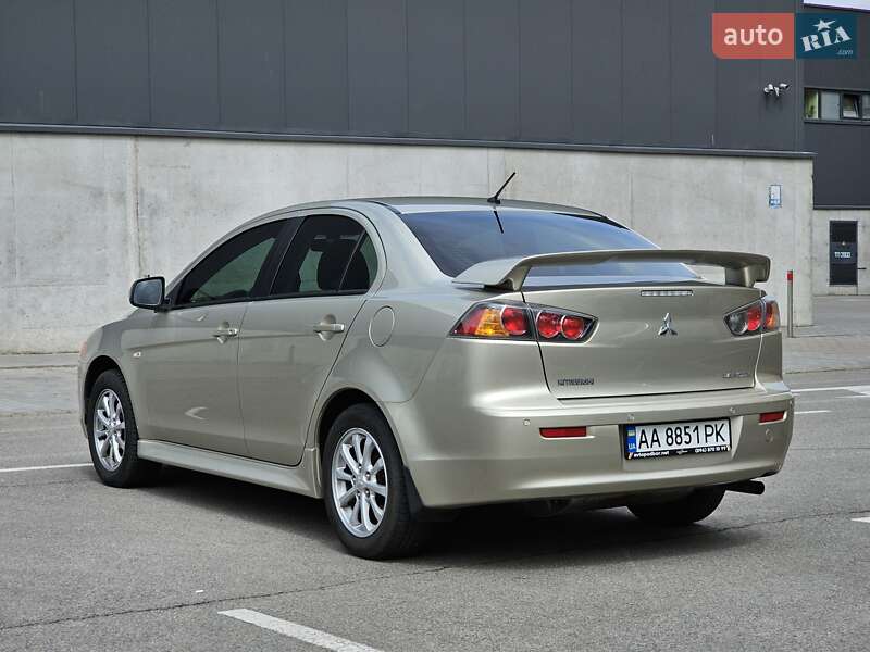 Седан Mitsubishi Lancer 2011 в Києві