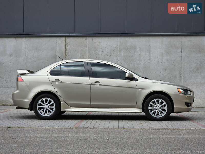 Седан Mitsubishi Lancer 2011 в Києві