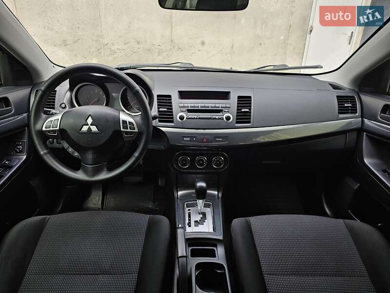 Седан Mitsubishi Lancer 2011 в Києві
