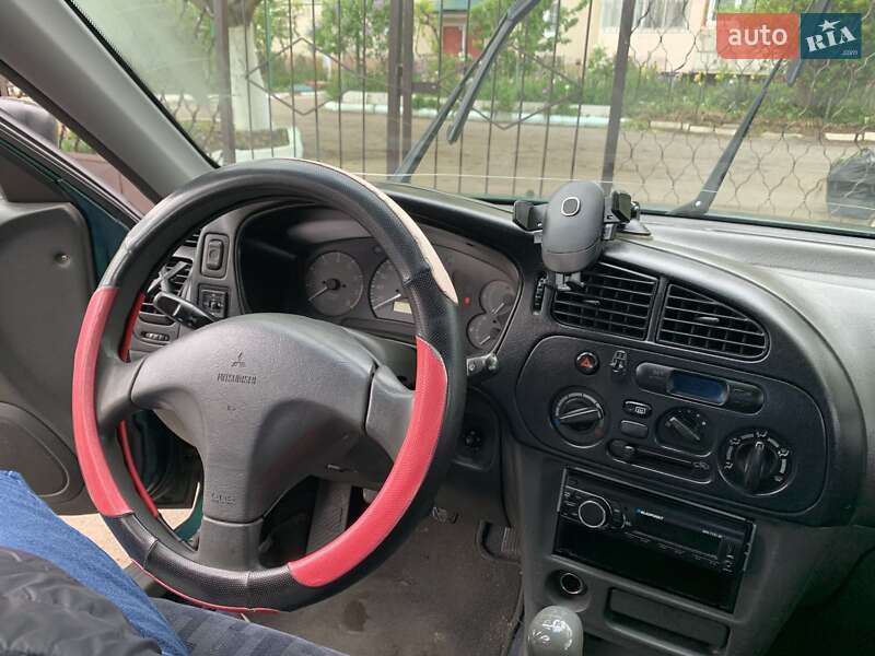 Седан Mitsubishi Lancer 1996 в Одессе