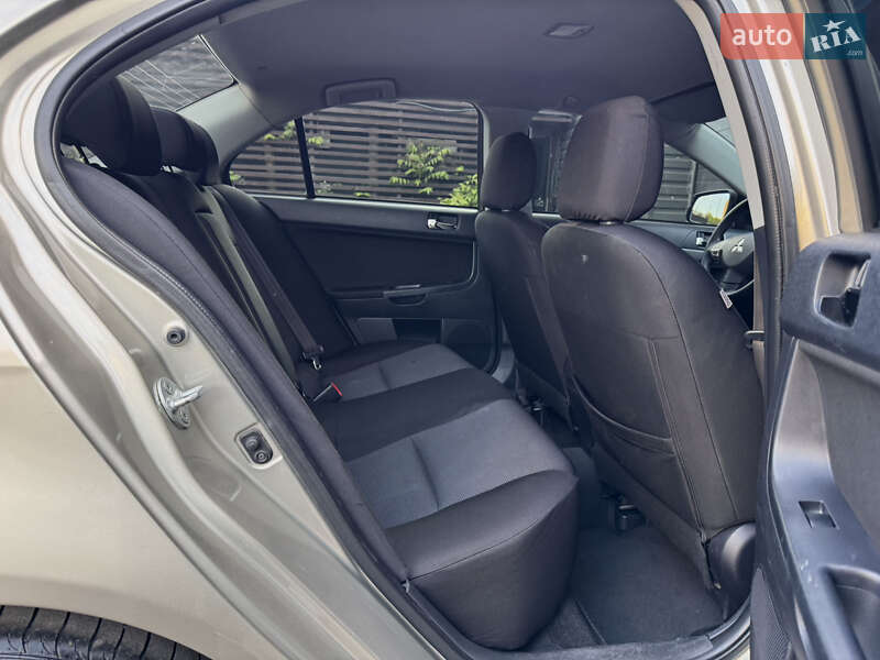 Седан Mitsubishi Lancer 2007 в Києві
