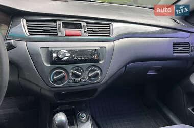 Седан Mitsubishi Lancer 2004 в 