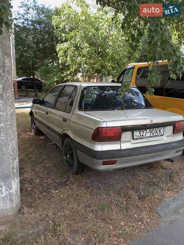 Седан Mitsubishi Lancer 1992 в 