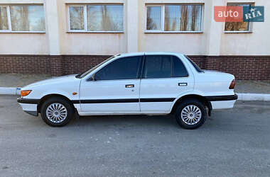 Седан Mitsubishi Lancer 1990 в 