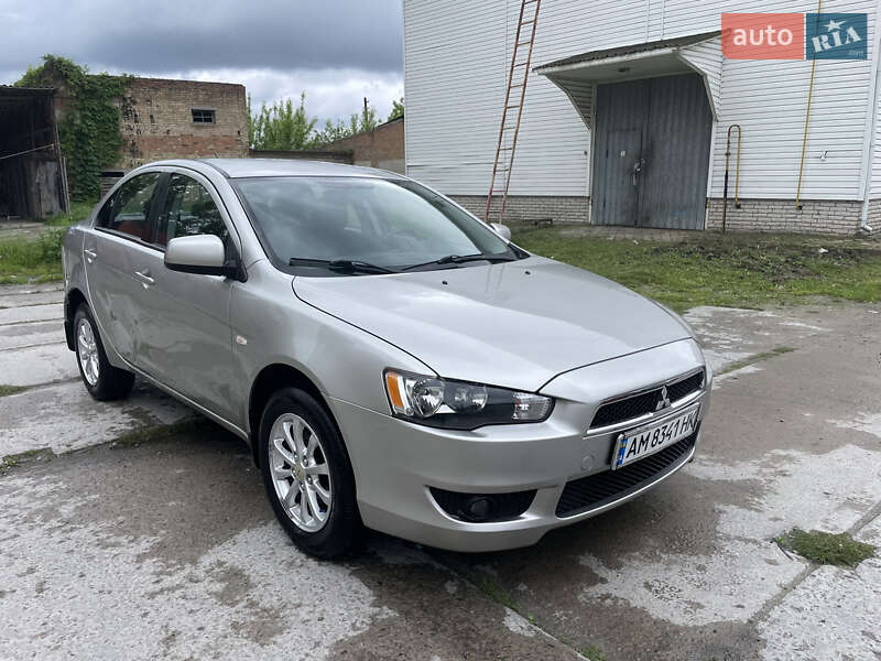Седан Mitsubishi Lancer 2013 в 