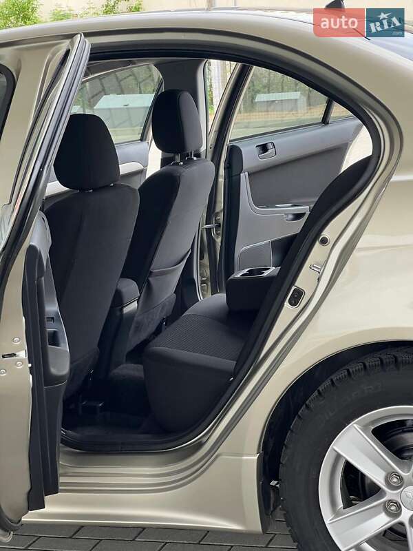 Седан Mitsubishi Lancer 2009 в Киеве
