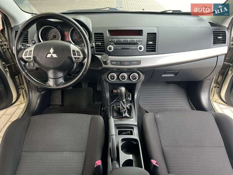 Седан Mitsubishi Lancer 2009 в Киеве