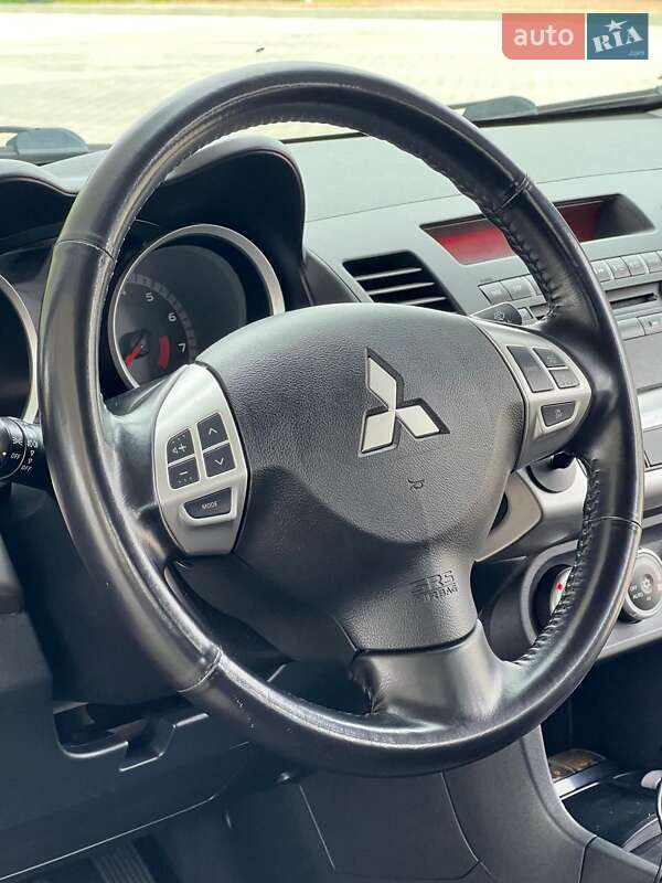 Седан Mitsubishi Lancer 2009 в Киеве